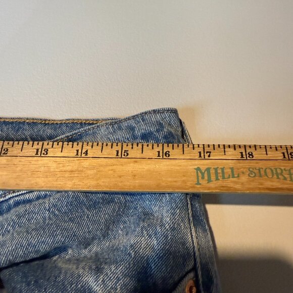 Levis Men 33x30 501 Button Fly Jeans Light Wash Whiskering Casual Everyday STAIN - Picture 7 of 10